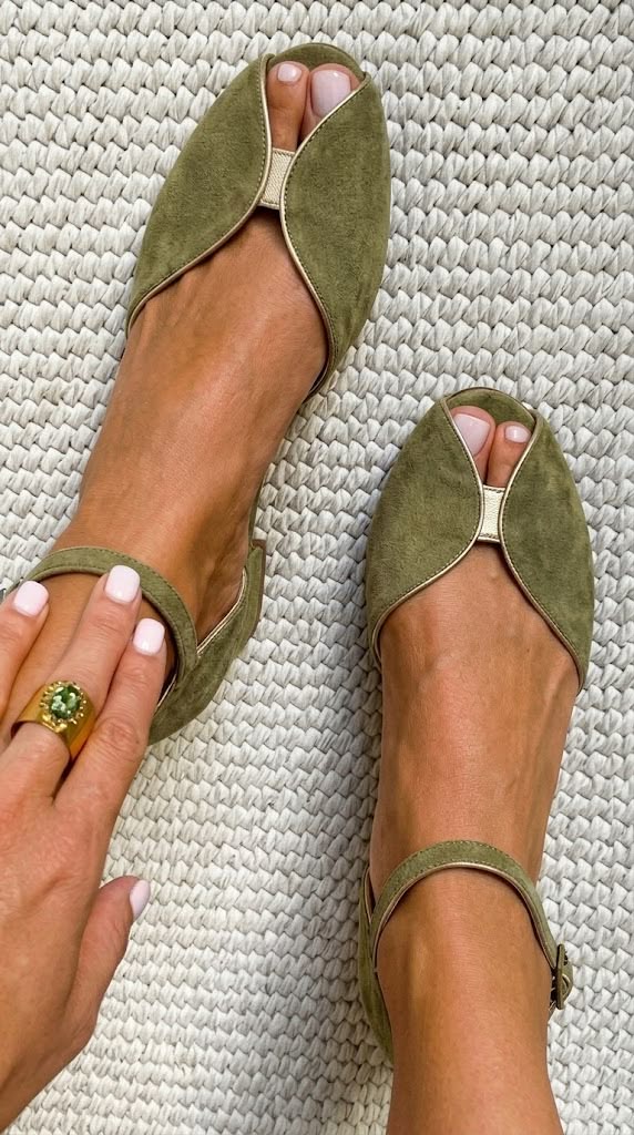 ERICEIRA | ELEGANT SALVAGE GREEN SANDALS